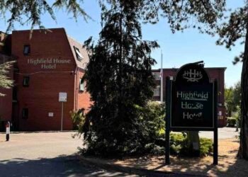 Metal Fencing put up around Southampton’s Highfield House Asylum Hotel – residents at Avondale Court still go unprotected