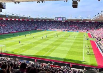 View From The Saints Terraces: The Wrong Shin Pads, The Right Robinson