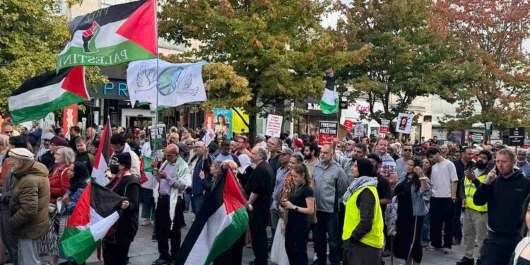 Southampton City Centre Flooded with Palestine Flags as Hundreds March for Peace