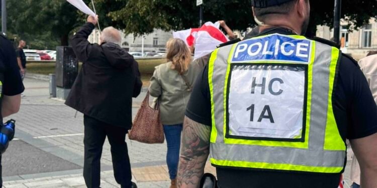 Police make arrest in Southampton Guildhall as Bottle Thrown at Pro-UK supporters
